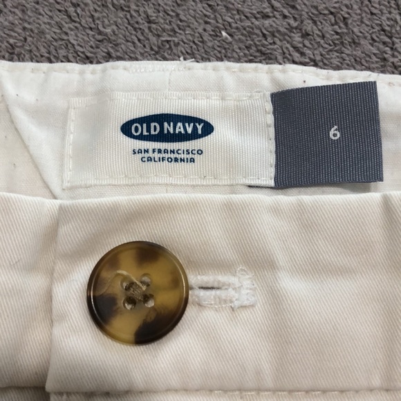 OLD NAVY 3’ WHITE SHORTS WITH POCKETS SIXE 6 - Picture 3 of 7